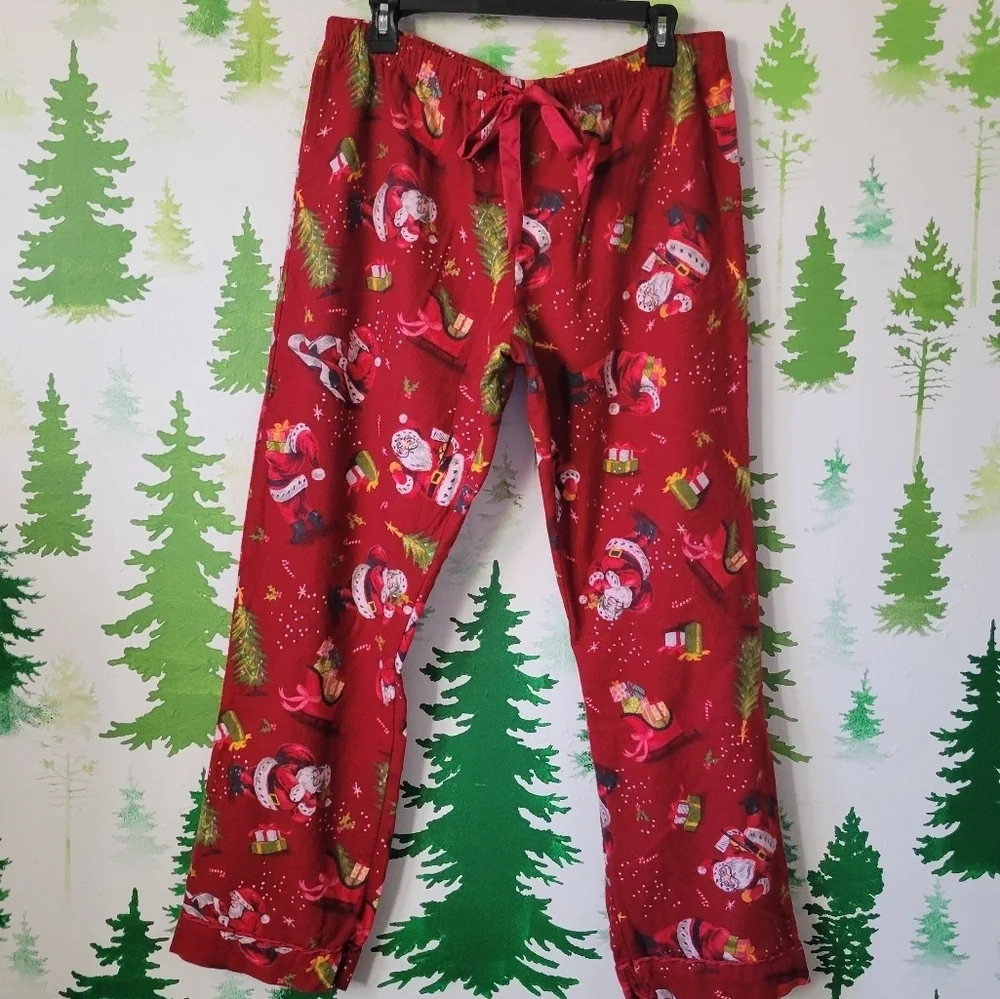 Wonders Holiday Sleepwear Set.